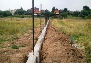 Строительство ленточного фундамента под забор из профнастила под ключ